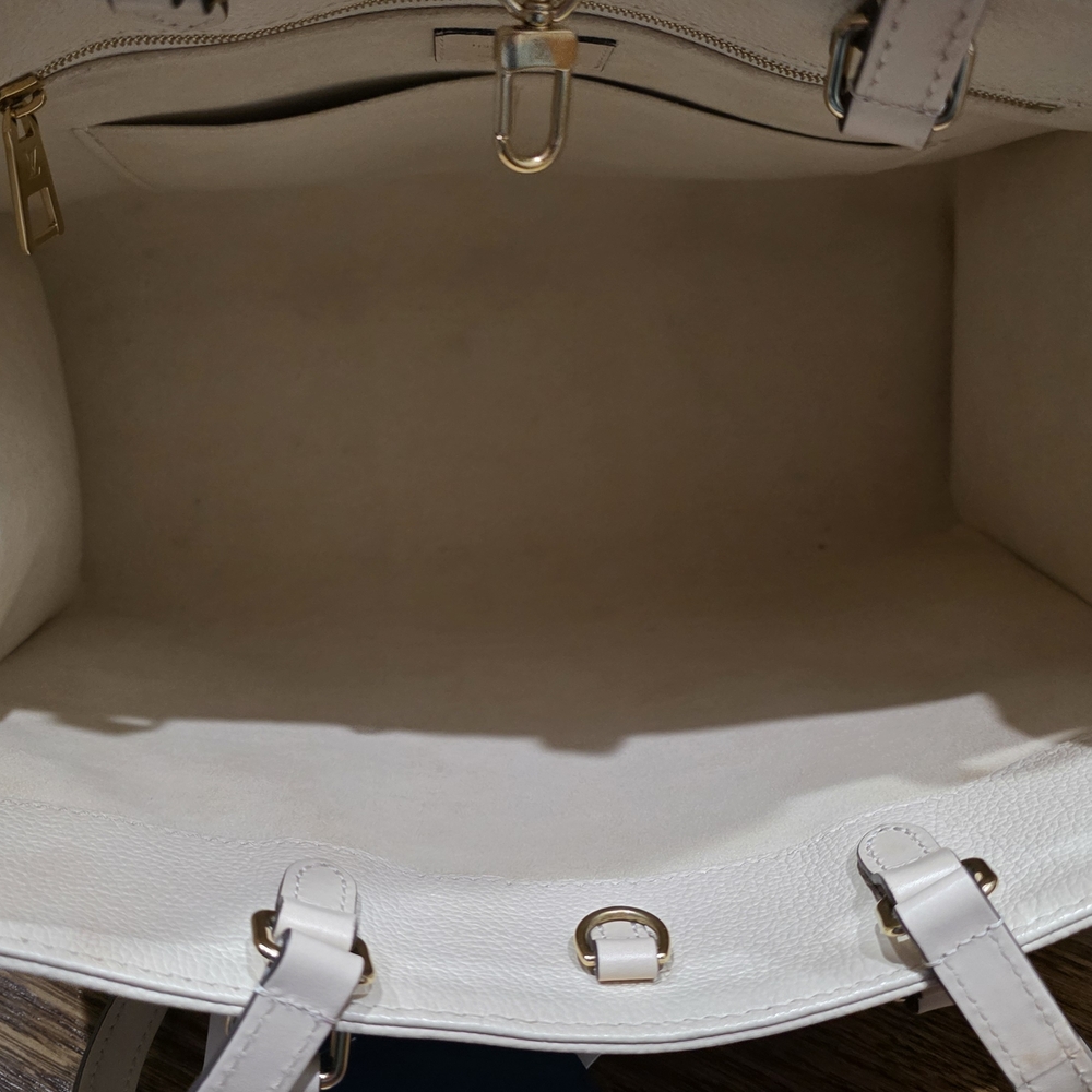 Louis Vuitton Cream Onthego MM Tote Bag - Picture 13 of 16